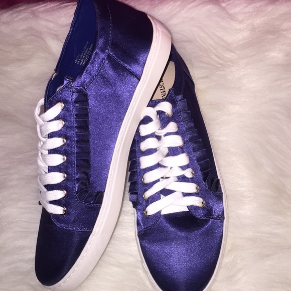 Shoes - Lovely Satin-style Sneakers